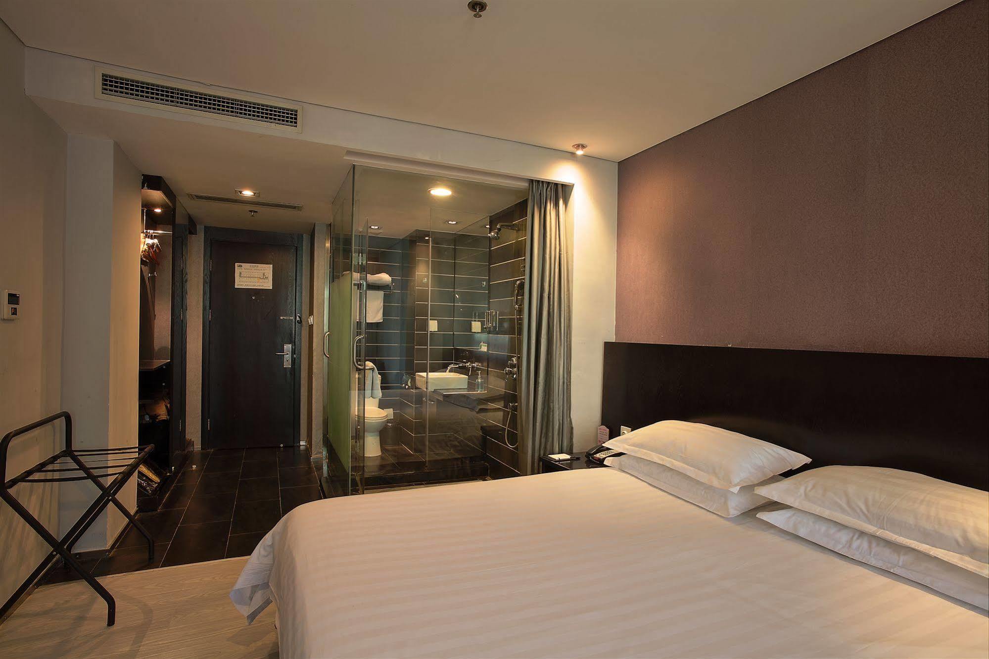 Fx Hotel Xujiahui - Shanghai Stadium Branch Exterior photo