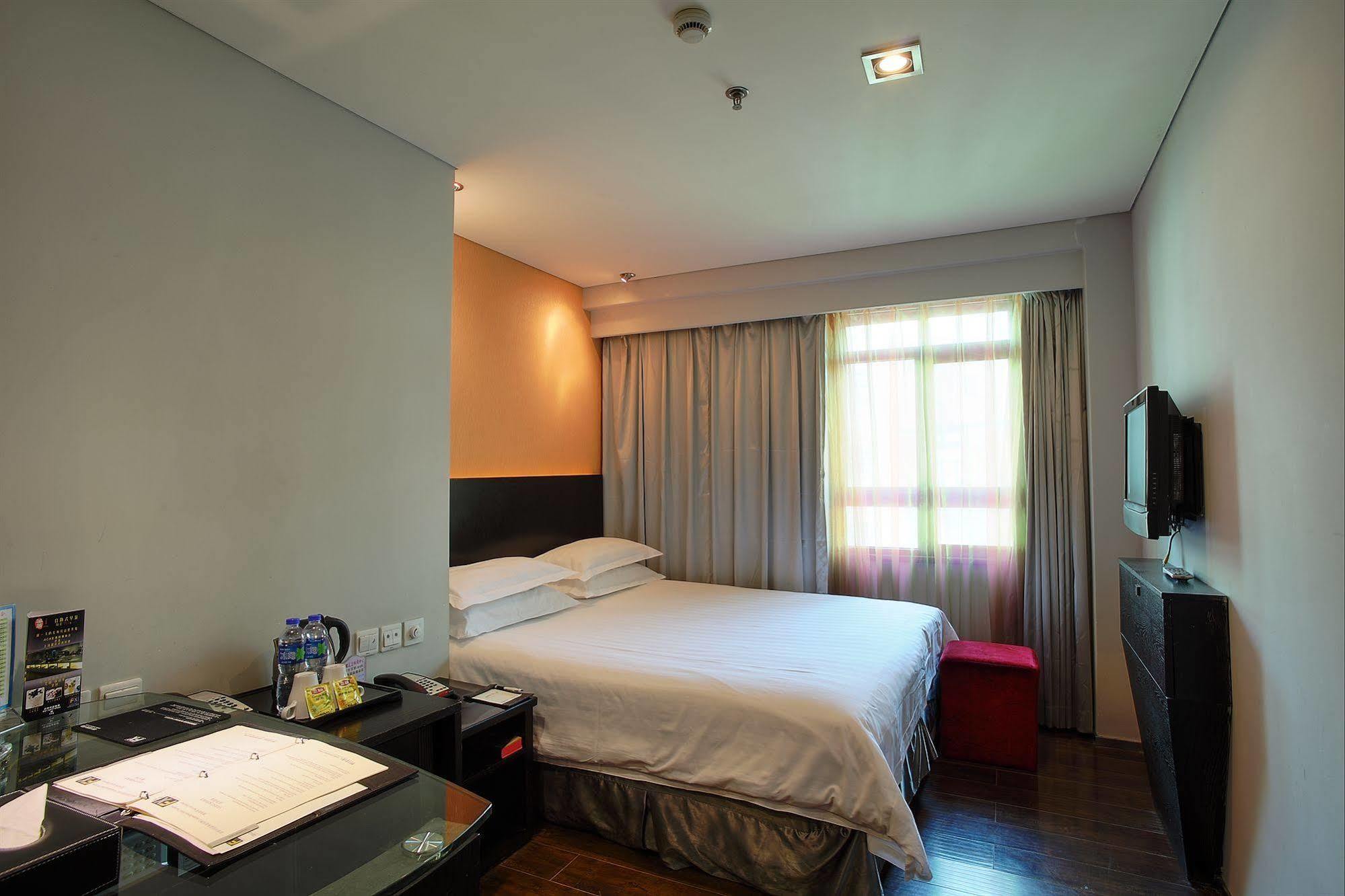 Fx Hotel Xujiahui - Shanghai Stadium Branch Exterior photo